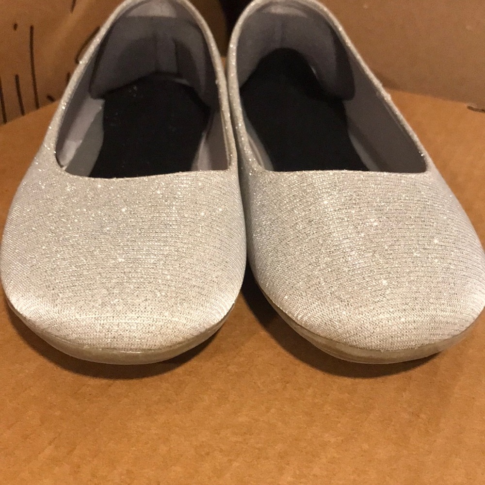 Shoes - Picture 2 of 7